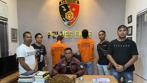 Tim Buser Satreskrim Polres Ende, NTT, menangkap dua spesialis pencuri sepeda motor. Keduanya biasa membuka lapak dagang hasil curiannya di Facebook.