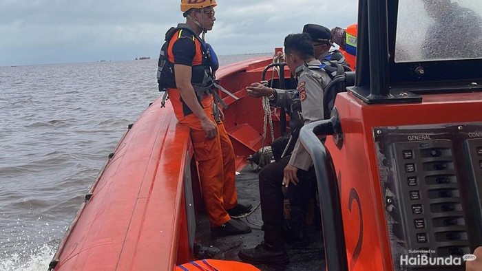 Tim SAR saat lakukan pencarian 2 nelayan yang hilang di perairan Jambi. (Foto: Dok Basarnas)