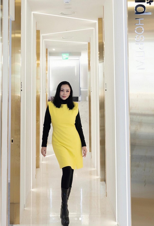 Ini menjadi hasil operasi plastik di minggu ketiga. Dalam keterangan fotonya, ibunda dari Stephanie Poetri itu mengungkapkan alasannya operasi plastik. Foto: dok. Instagram/@ti2dj