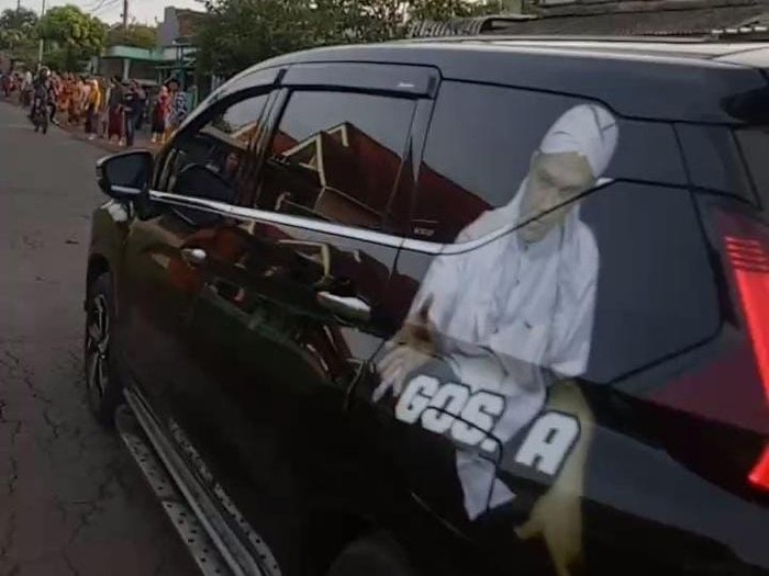 Viral penyebar uang di Jombang