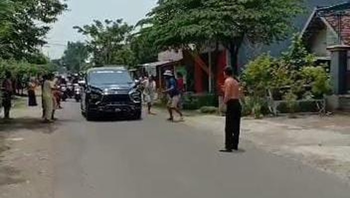 Viral penyebar uang di Jombang