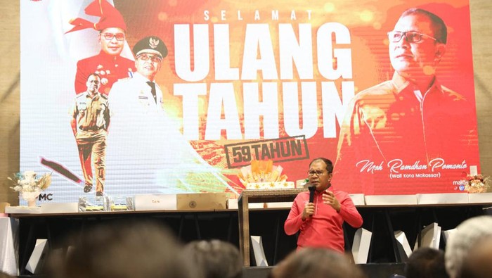 Walkot Makassar Danny Pomanto.