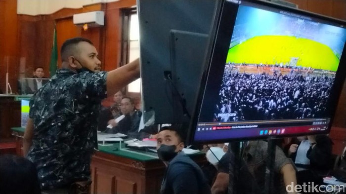 Ahmad Yoni saat bersaksi di sidang Tragedi Kanjuruhan