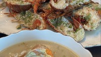 Terlepas dari kabar baik ini, mantan idola cilik itu rupanya juga suka menghabiskan waktu dengan makan enak. Contohnya saat ia makan kepiting segar berkuah ini. Foto: Instagram @angelpieters