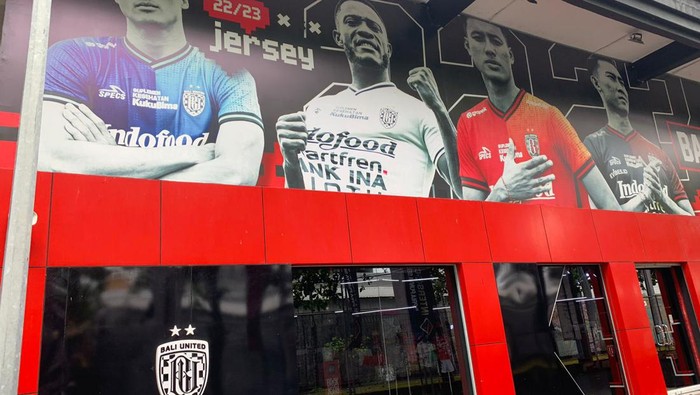 Bali United Store di Stadion Kapten I Wayan Dipta, Gianyar, Bali.