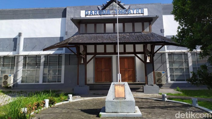 Bangunan Garuda Theatre di Jalan Imam Bonjol, Kampung Baru.