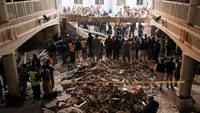 Hancur Lebur Masjid Dibom di Pakistan Sampai Mayat Terus Ditemukan