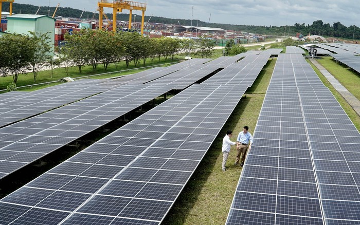 Guna mendukung zero emisi, perusahaan ini membangun solar panel berkapasitas 50 MW dan bakal menjadi instalasi terbesar di Indonesia yang dibangun swasta. Ini potretnya.
