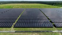 Hingga 2030, APRIL berkomitmen dan akan membangun solar panel terbesarnya yang berkapasitas 50 MW. Ini pula yang bakal jadi instalasi terbesar yang dilakukan oleh swasta di Indonesia.