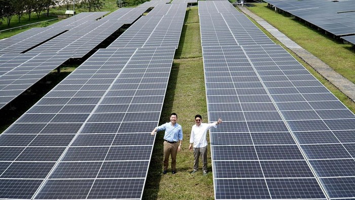 Canggih! Ini Dia Solar Panel Terbesar di Indonesia, Sudah Tahu? Guna mendukung zero emisi, perusahaan ini membangun solar panel berkapasitas 50 MW dan bakal menjadi instalasi terbesar di Indonesia yang dibangun swasta. Ini potretnya.