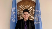 Deris mengaku memang tertarik dengan isu transformasi pendidikan dan kebijakannya. Selama lebih dari 9 tahun, saya lihat langsung bagaimana kesenjangan antara mutu dan infrastruktur pendidikan di negara kita, kata dia. Deris banyak berkecimpung dalam program pemberdayaan, misalnya PAMOKA, GENRE, maupun melalui pemerintah daerah. Foto: Dok. Pribadi Deris Nagara