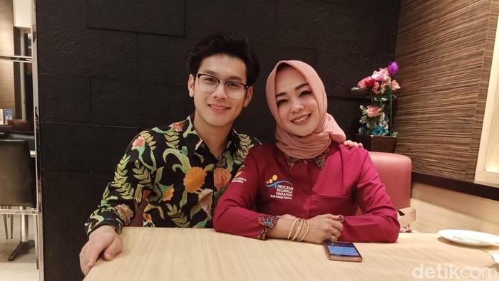Deris Nagara bersama kakaknya, Putri