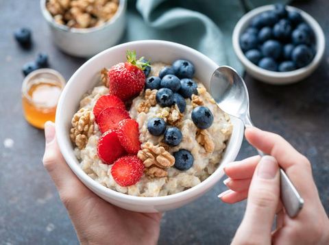 Sarapan Oatmeal Bisa Kendalikan Kolesterol? Ini 5 Faktanya