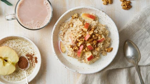 Sarapan Oatmeal Bisa Kendalikan Kolesterol? Ini 5 Faktanya