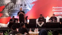 Kegiatan seminar nasional FAPSI kali ini menghadirkan narasumber ahli yang membahas persoalan industri kreatif sepak bola Indonesia yang berasal dari akademisi.