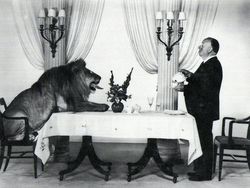 Deretan Foto Jadul yang Aneh Bikin Terperangah Mengetahui Faktanya