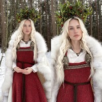 Bangsa Viking banyak diangkat dalam berbagai film dan serial. Meski kerap mengungkap kisah-kisah kejam, gaya busana dan kecantikan para wanita yang digambarkan hidup di zaman itu sering mengundang kekaguman. Tak heran jika penampilan Freya juga jadi perhatian. Foto: Instagram @freyashalla