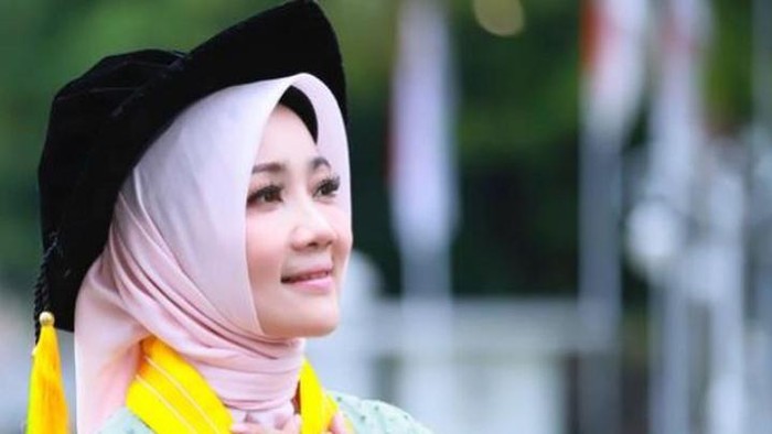 Maju Jadi Cawalkot, Atalia Praratya Senang Berbagi dan Jajan Kaki Lima