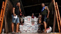 Sebelumnya, Kepala Badan Pangan Nasional Arief Prasetyo Adi mendorong beras Bulog ke penjualan ritel. Tujuannya agar penyaluran beras medium dalam rangka Stabilisasi Pasokan dan Harga Pangan (SPHP) Beras dapat diperluas dan ditingkatkan.