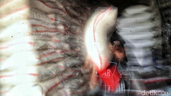 Gawat! Stok Beras di Pasar Cipinang Jakarta Menipis