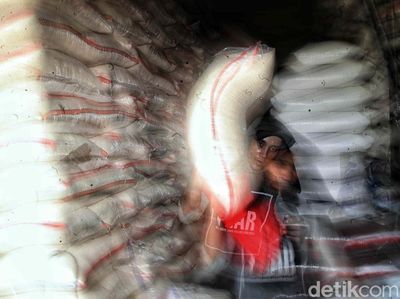 Gawat! Stok Beras di Pasar Cipinang Jakarta Menipis