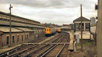 Di Inggris, jalur kereta di stasiun Addiscombe menjadi tempat penampakan seorang masinis lokomotif yang melakukan bunuh diri.