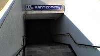 Stasiun Metro Panteones di Meksiko berlokasi dekat dengan dua kuburan. Di stasiun ini sering terdengar teriakan maupun penampakkan bayangan seseorang.