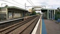 Stasiun Macquarie Field di Australia menjadi tempat penampakkan sesosok hantu gadis remaja dengan tangan yang berlumuran darah. Hantu itu juga terdengar berteriak di area paltform.