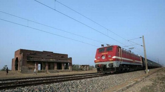 Hiiii.. Ini Deretan Stasiun Berhantu, Ada Nyali? Stasiun menjadi tempat pemberhentian kereta yang ramai dikunjungi setiap harinya. Tapi ternyata ada beberapa stasiun di luar negeri yang berhantu. Di mana saja?