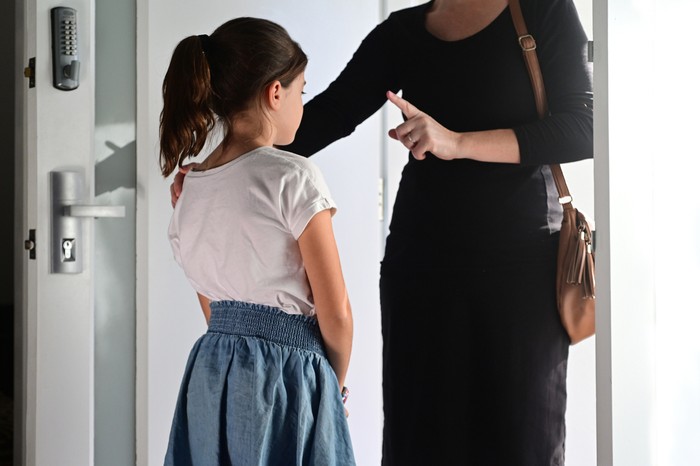 Ilustrasi Authoritarian Parenting