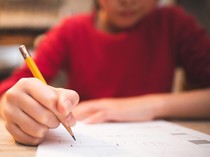 40 Contoh Narrative Text Singkat Berbagai Tema, Lengkap dengan Artinya