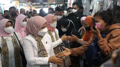 Momen Iriana Jokowi Belanja Batik di Pasar Beringharjo