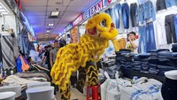 Barongsai yang ikut meriahkan acara itu pun kebanjiran angpau selama perhelatan tersebut. Ini bukti-buktinya.