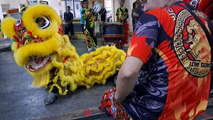 Pusat Grosir Metro Tanah Abang (PGMTA) menggelar event Hoki Sincia 2023 dengan gelaran TikTok Challenge. Beragam hadiah menarik dengan total hadiah puluhan juta rupiah.

Barongsai yang ikut meriahkan acara itu pun kebanjiran angpau selama perhelatan tersebut. Ini bukti-buktinya.