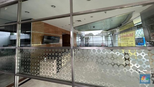 Kantor Pusat Indosurya di Segel. (CNBC Indonesia/Zefanya Aprilia)