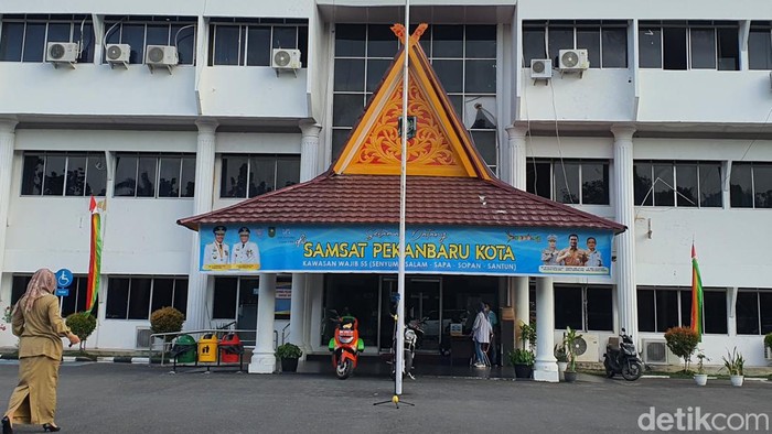 Kantor Samsat Pekanbaru di Jalan Gajah Mada (Raja Adil Siregar/detikSumut)