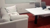 Mantan karyawan Twitter mengatakan kepada BBC News bahwa Elon Musk secara teratur tidur di kantor sejak mengambil alih perusahaan. 