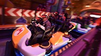 Pengendara juga akan bersaing memperebutkan Piala Emas sambil mengumpulkan koin untuk mengalahkan Tim Bowser. Semuanya akan diatur dalam Bowsers Castle, sebuah bangunan dengan patung tokoh antagonis yang menjadi pintu masuk bagi para pengendara di mana terdapat medali dan piala.
