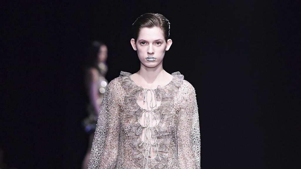 10 Koleksi Valentino Couture 2023: Busana Inklusif Bergaya 80-an