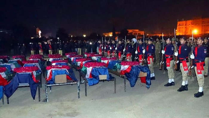 Korban ledakan bom bunuh diri di sebuah masjid di Pakistan terus bertambah, Selasa (31/1/2023). Kini sedikitnya 47 tewas dan 150 terluka dalam ledakan tersebut.
