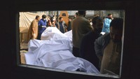 Sejumlah pejabat kepolisian dan saksi mata sebelumnya menyebut bahwa ledakan itu dipicu oleh seorang pengebom bunuh diri.
