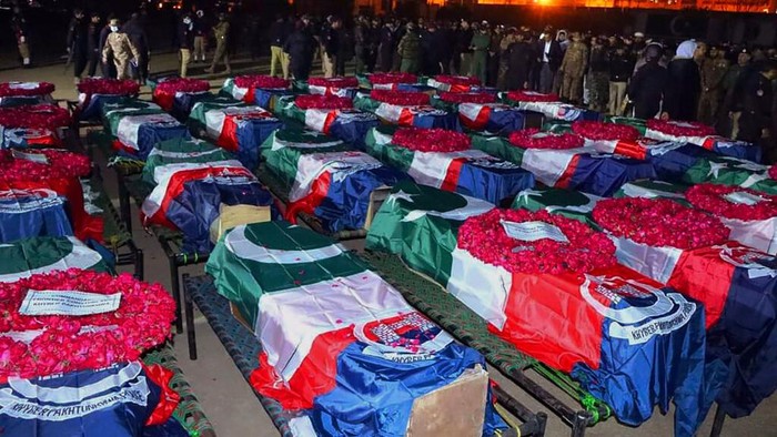 Korban Tewas Akibat Bom Bunuh Diri di Masjid Pakistan Terus Bertambah Korban ledakan bom bunuh diri di sebuah masjid di Pakistan terus bertambah, Selasa (31/1/2023). Kini sedikitnya 47 tewas dan 150 terluka dalam ledakan tersebut.