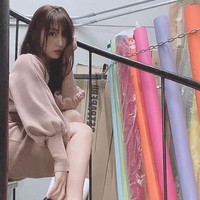 Tanpa sepengetahuan Yoko ternyata dia telah dibuntuti oleh detektif yang disewa oleh mantan suaminya. Pada Agustus 2021, sang detektif mengikuti Yoko dan produser TV ke sebuah kedai ramen. Detektif kemudian mengambil sumpit sekali pakai yang digunakan oleh produsen dan mengirimkannya untuk dianalisis untuk dibandingkan dengan DNA dari mainan seks tersebut. Foto: dok. Instagram/@kumadayoko