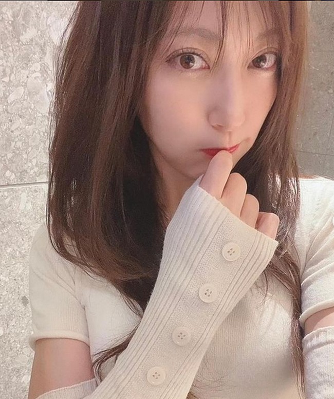 Tapi setahun setelah perceraian, mantan suaminya mengajukan gugatan terhadapnya dan seorang produser TV. Sang mantan suami menyebut bahwa Yoko berselingkuh darinya dengan produser tersebut. Foto: dok. Instagram/@kumadayoko