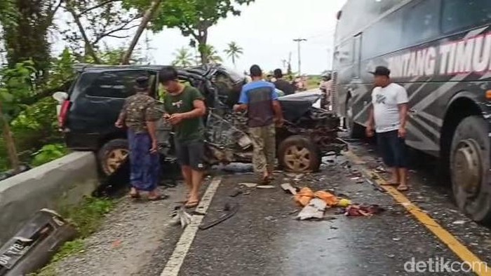Penampakan Minibus di Luwu Timur Usai Ditabrak Bus Bintang Timur.