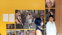 Karya foto story fotografer detikcom Pradita Utama yang berjudul Citayam Fashion Week turut serta ikut pameran ini.