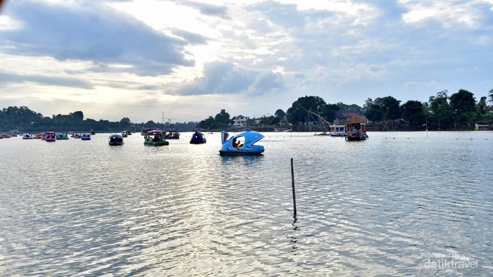 Pemandangan Indah di danau sipin