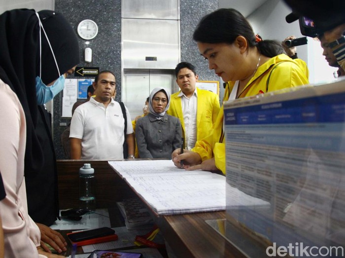 Orangtua dan kuasa hukum mahasiswa UI M Hasya Athallah yang ditabrak pensiunan polisi mengadu ke Ombudsman. Mereka melaporkan ketidakadilan hukum kasus ini.