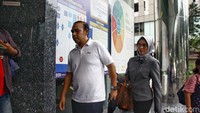 Kedua orang tua Hasya saat tiba di kantor Ombudsman RI di Jalan HR Rasuna Said, Kuningan, Jakarta Selatan, Selasa, 31 Januari, siang.