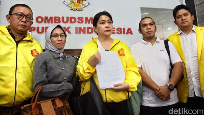 Orangtua Hasya Athallah Mengadu ke Ombudsman Orangtua dan kuasa hukum mahasiswa UI M Hasya Athallah yang ditabrak pensiunan polisi mengadu ke Ombudsman. Mereka melaporkan ketidakadilan hukum kasus ini.